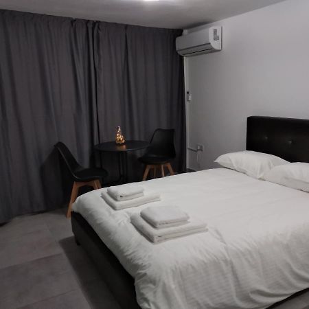 Cozy Place In The Heart Of Harbor Appartement Paphos Buitenkant foto